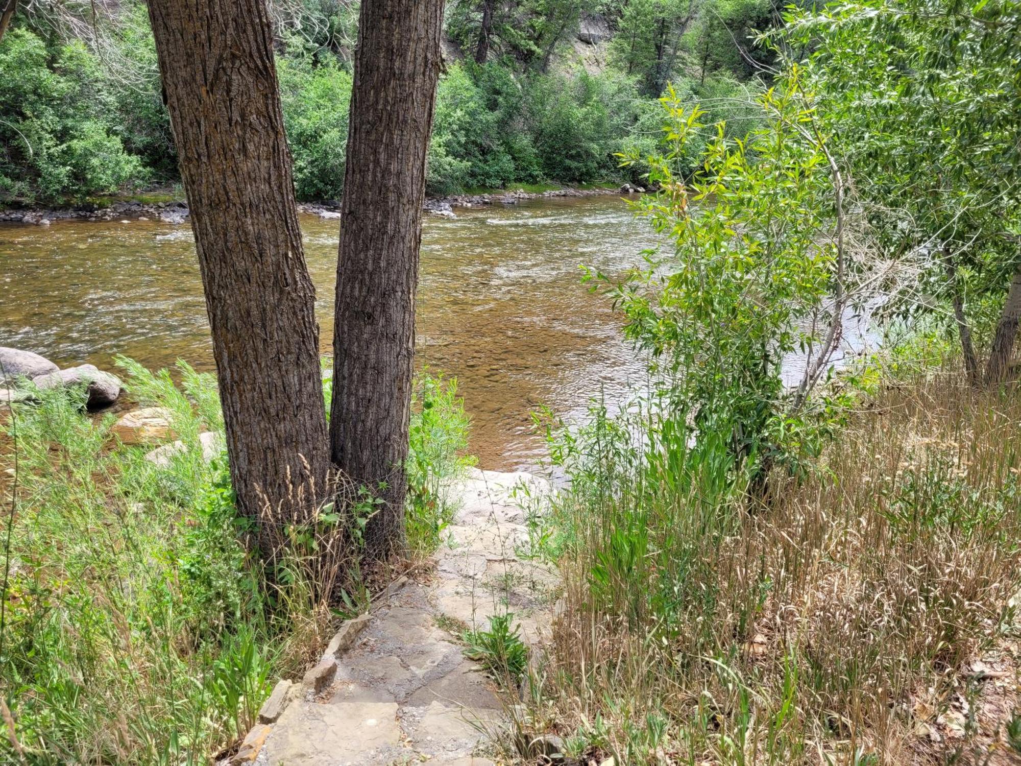 Dolores Outpost Motel On The River מראה חיצוני תמונה
